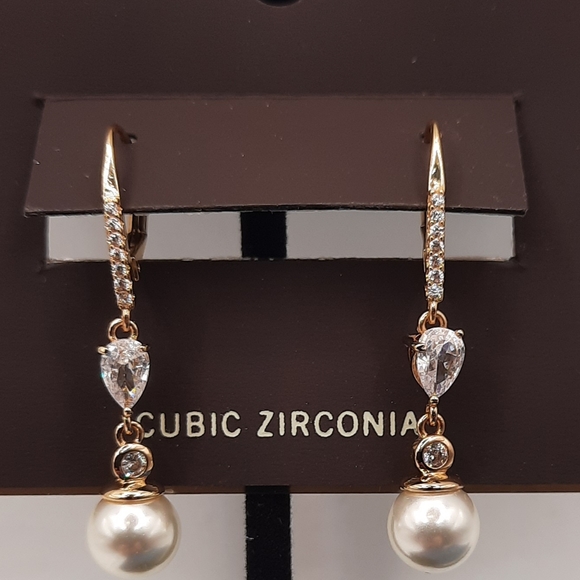 NWT Anne Klein Pearl CZ Drop Earrings - Picture 2 of 6